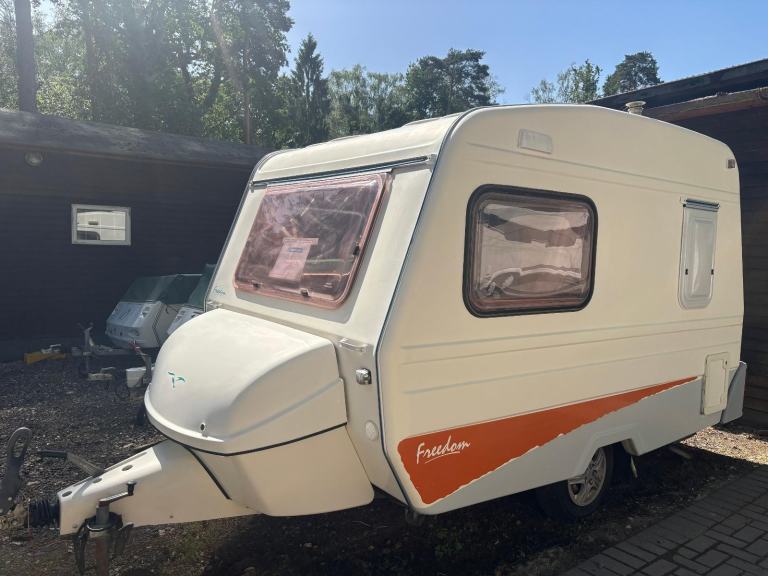Freedom MICROLIGHT - 2003 - 2 BERTH - LIGHT WEIGHT COMPACT CARAVAN
