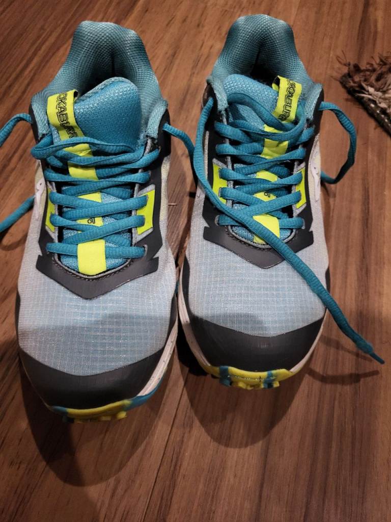 Size 5 kookabura hockey trainers 