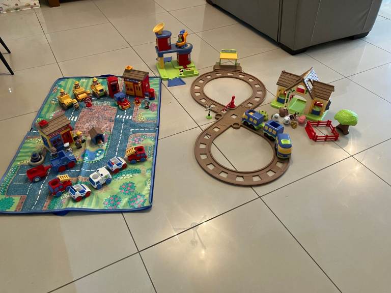 ELC various Buildings and Vehicles, People etc. Inc. Battery Train set and Play Mat