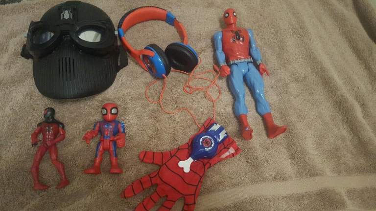 Assorted Spiderman Items (inc Headphones/Night Monkey Mask/Figures/Glove)