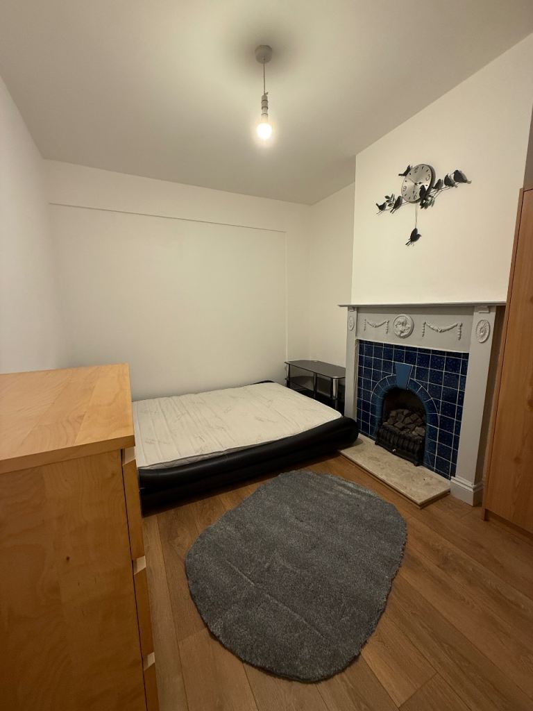 Furnished Double Room In A friendly Family Home