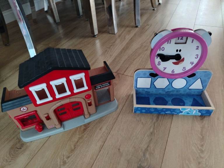 House and clock 