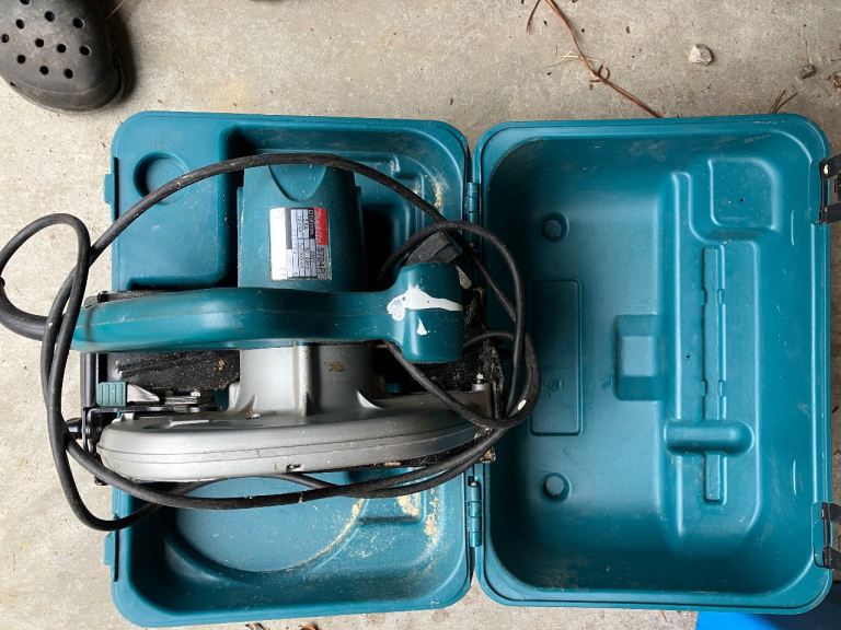 Makita 5704R Circular Saw 190mm – Good Condition with Case