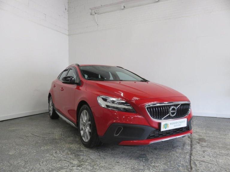 VOLVO V40 2.0 D3 CROSS COUNTRY PRO Red Manual Diesel, 2016
