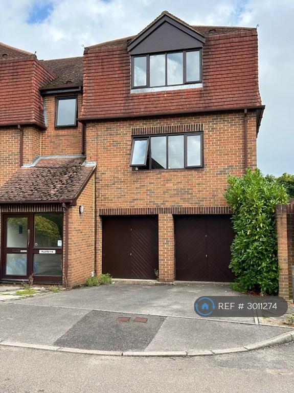 1 bedroom flat in Weavers Court, Wokingham, RG40 (1 bed) (#3011274)