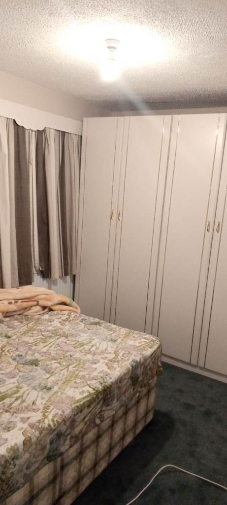 Shared room available in chesham for girls