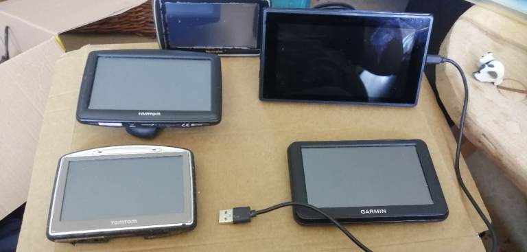 Sat navs lot £15