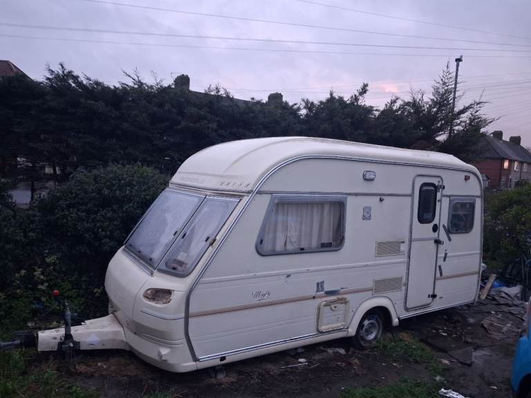 Caravan avondale 2000