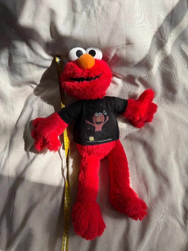 Sesame Street Elmo Plush Toy - Black “Peace Bird” T-Shirt £24.99 RRP