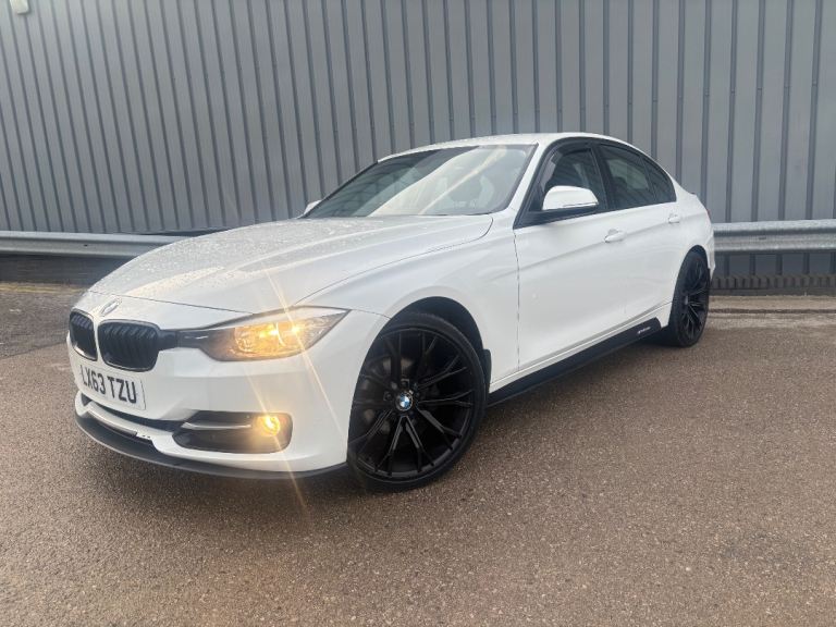 BMW, 318d SPORT. 20” BLACK ALLOYS. FRONT & REAR M3 SPOILER. Saloon 2013, HAD FULL SERVICE.