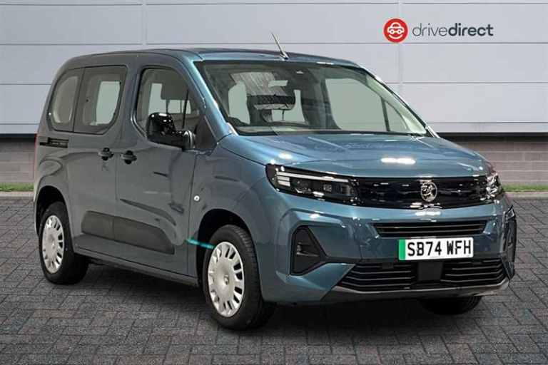 2025 Vauxhall Combo Life Electric 52kWh Design MPV 5dr Electric Auto (7.4kW Charger) (136 ps) MPV...