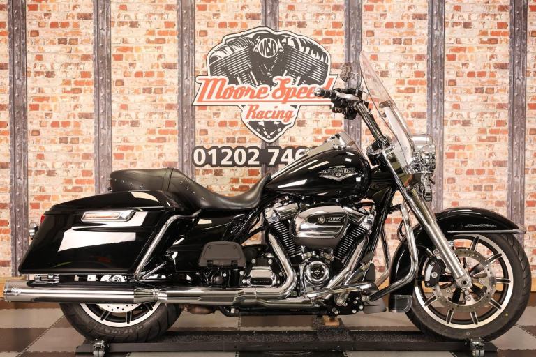 2019 HARLEY DAVIDSON FLHR ROAD KING - 12,302 MILES - VANCE AND HINES EXHAUSTS