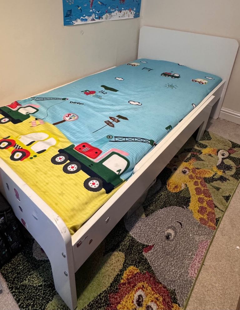 Extendable toddler bed for sale