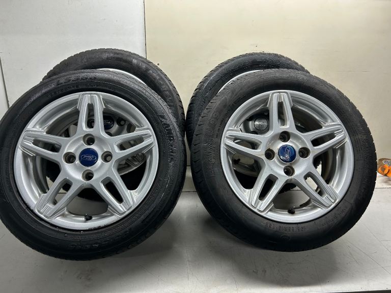 Ford Fiesta mk7 Alloy wheels 195/55 15 tyres