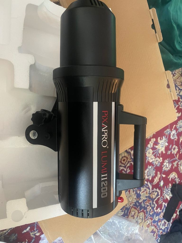PixAPRO LUMI II 200 Compact Studio Flash 