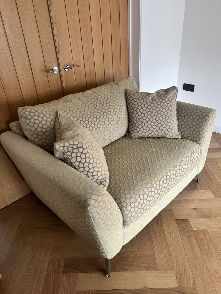 Sofa / arm chair / live seat