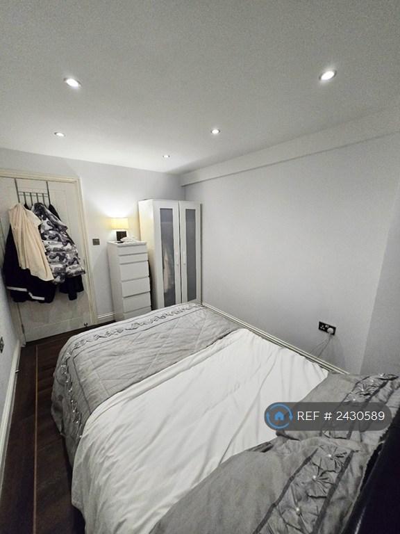 1 bedroom flat in Connaught Towers, Thornton Heath, CR7 (1 bed) (#2430589)