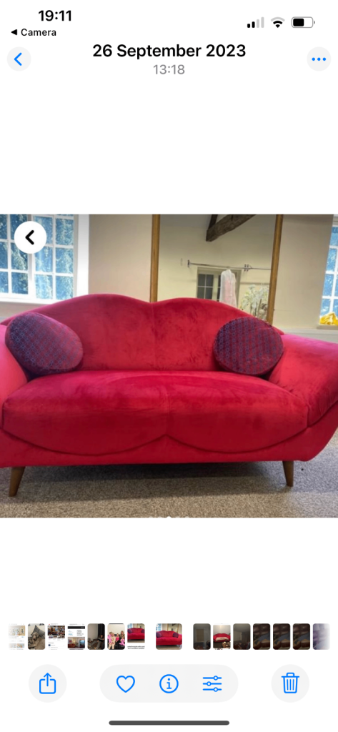 Red velvet bespoke lips sofa 