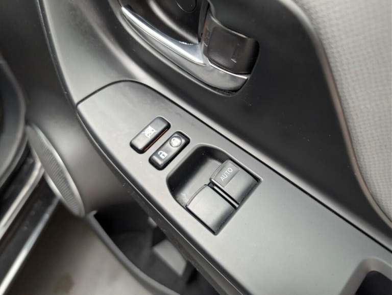 2016 Toyota Yaris 1.5 VVT-h Icon Hatchback 5dr Petrol Hybrid E-CVT Euro 6 (101 ps) REVERSING  HAT...