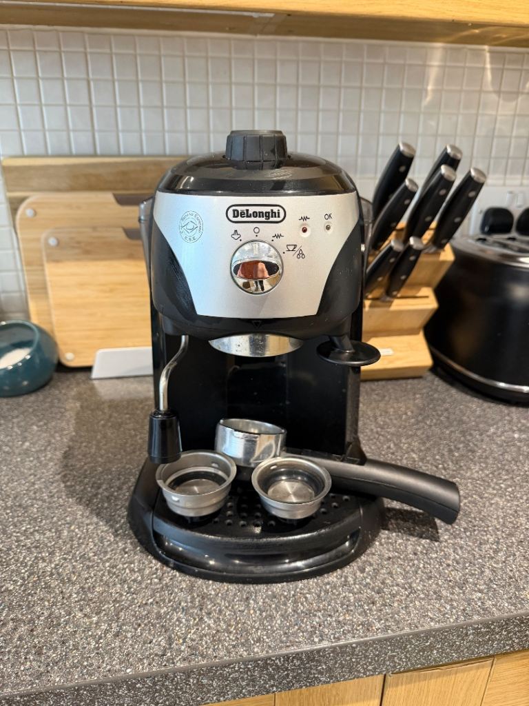 De'Longhi manual espresso and cappuccino maker