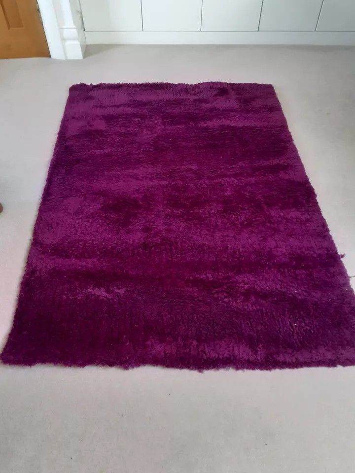  Deep pile, thick shaggy rug. Pink/purple 120cm x 170cm