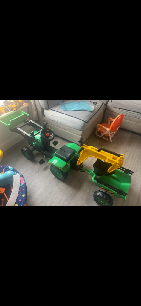 Kids Ride-On Tractor Digger with Trailer – £50 – Excellent Condition