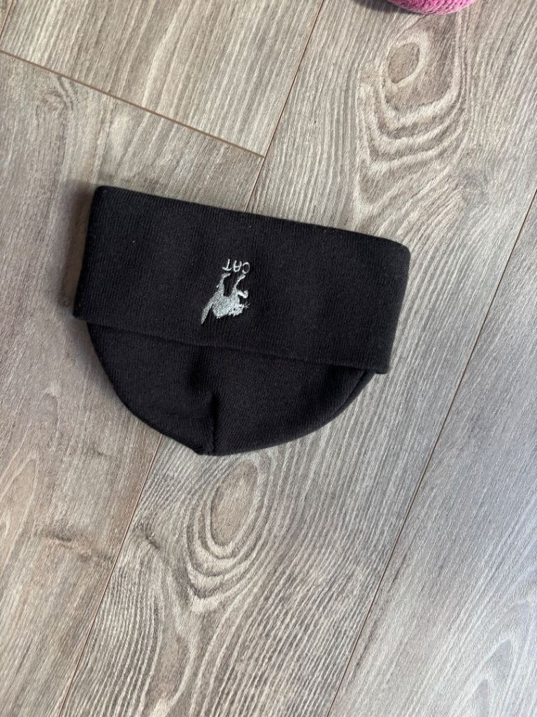 Black 'CAT' beanie hat – Good Condition