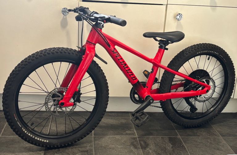 Specialized riprock 20 inch kids mountain bike NOT norco cannondale commencal 