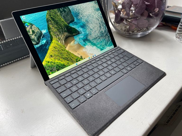 Microsoft Surface Pro 6 8 GB RAM 265 SSD storage Windows 11