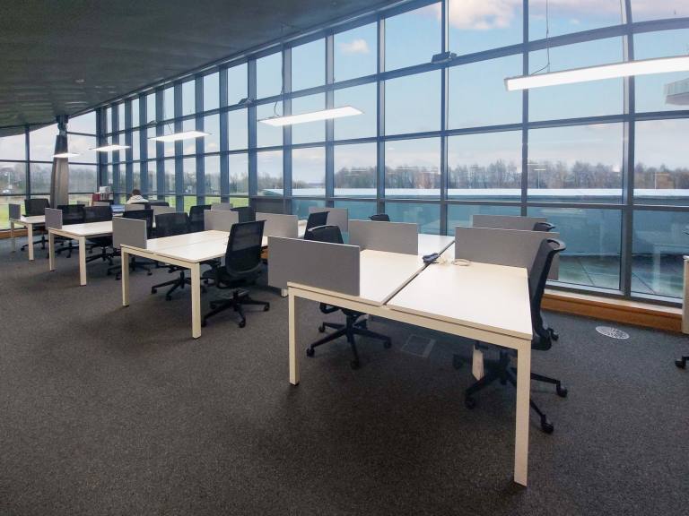 Renfrew - PA4 9LH \ Desk Space Available in a Coworking Environment