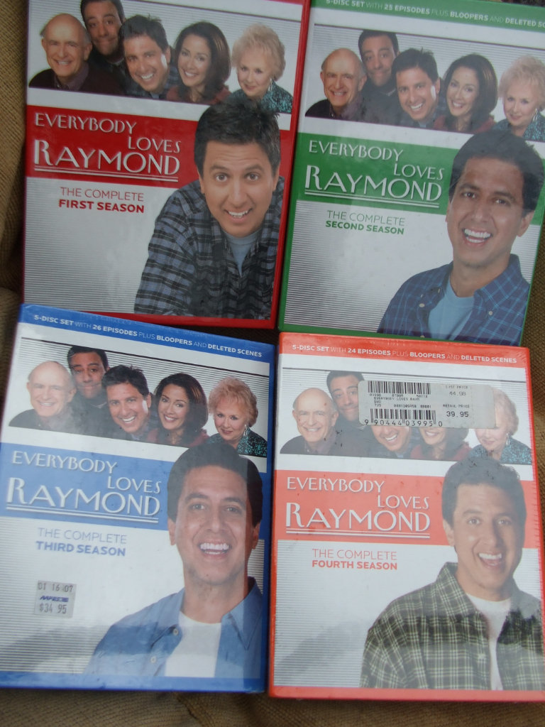EVERYBODY LOVES RAYMOND, (THE COMPLETE SEASON'S 1 , 2, 3 , & 4 ) DVD BOX SETS (REGION 1)