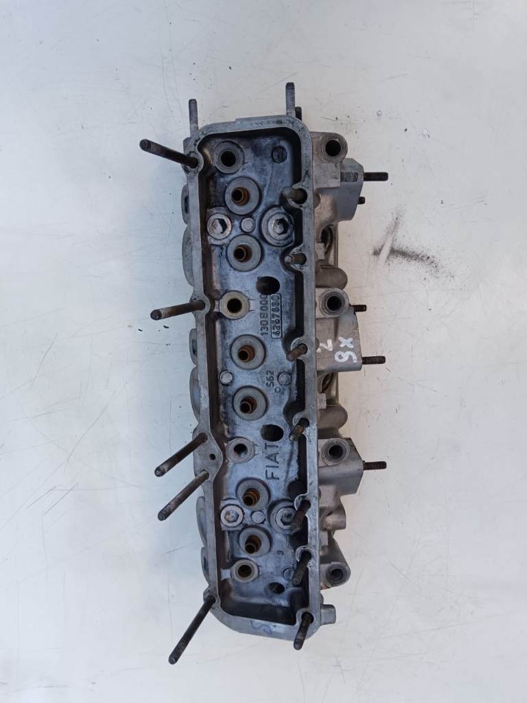 Left cylinder head Fiat 130 Coupè