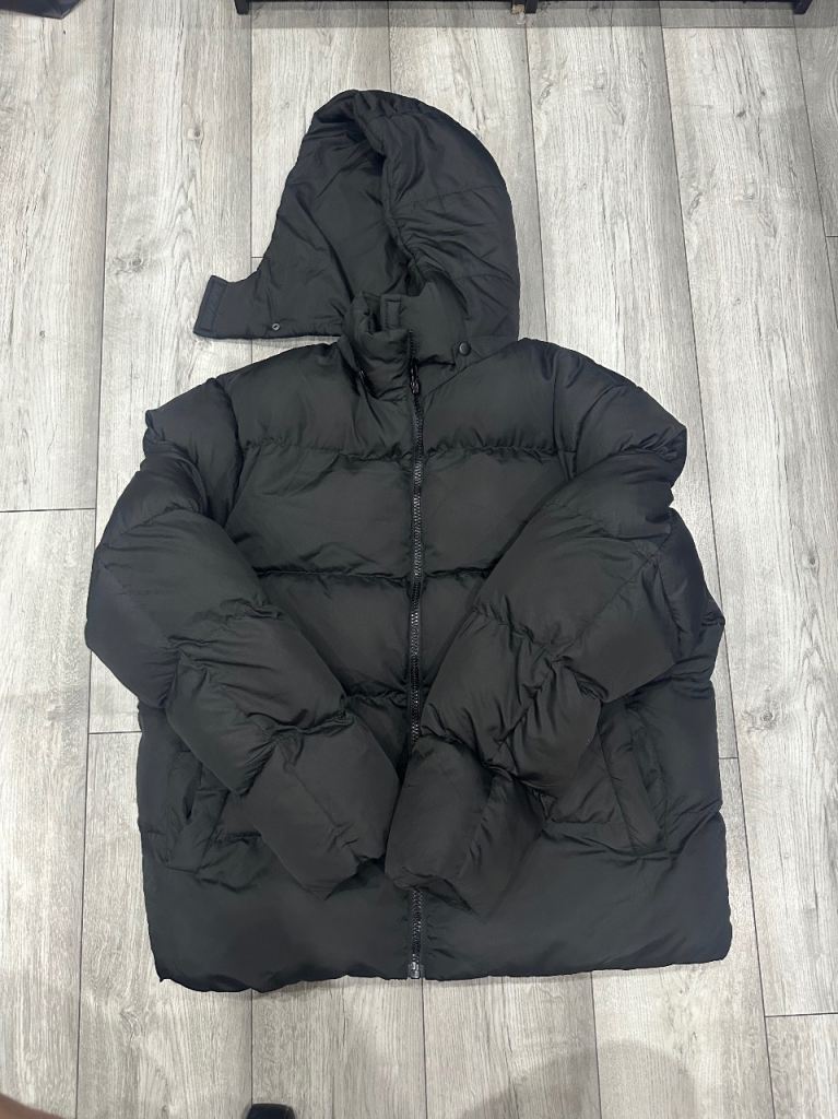 Black Puffer Jacket with Hood – Good Condition