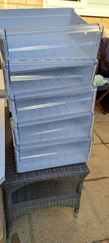 FREEZER DRAWERS 5 LARGE , 1 SMALL. FROM WHIRLPOOL FREEZER.GOOD FOR ANY STORAGE  EXCELLENT CONDITION.
