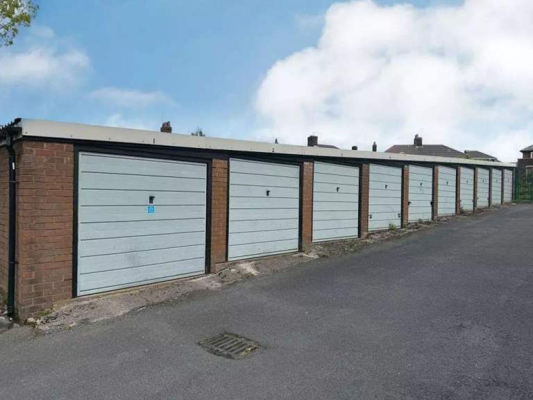Garage to rent in Rowley Regis