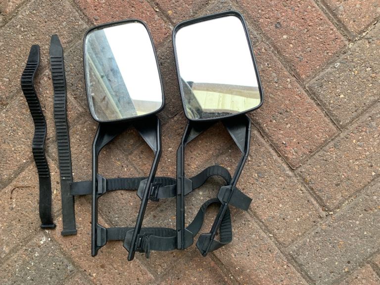 Pair of towing mirrors