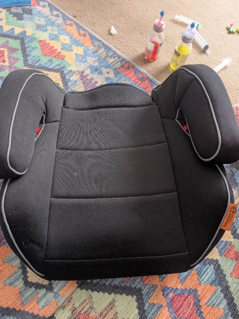 Black Fabric Car Booster Seat – Good Condition