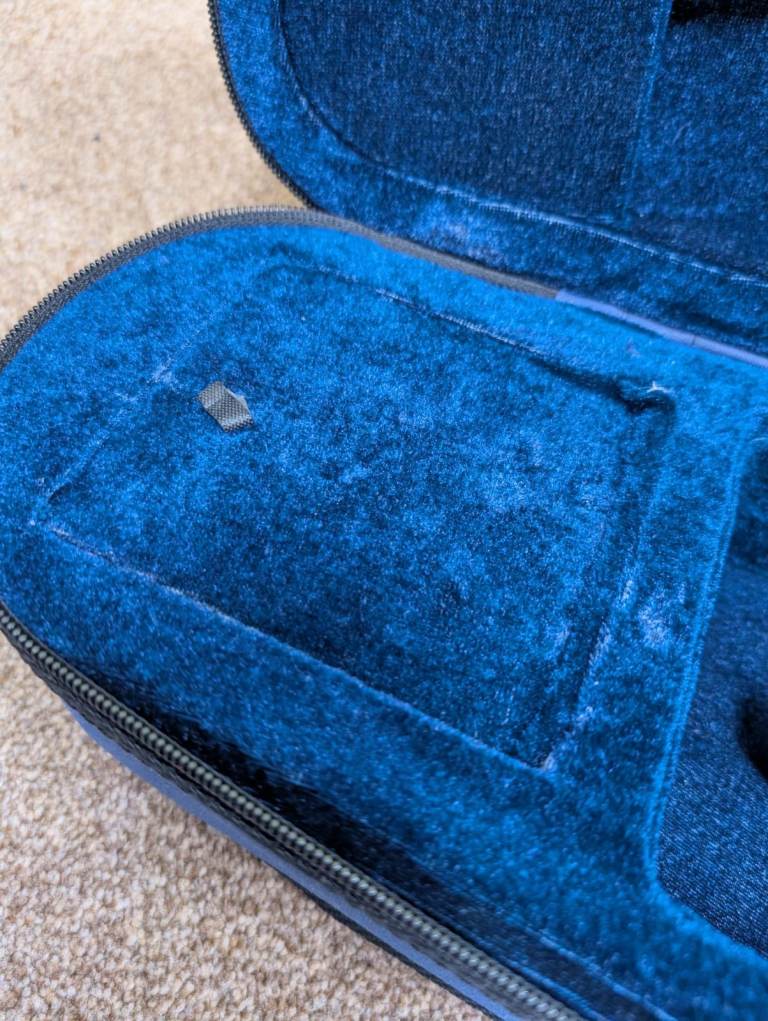 3/4 Size Violin with Bow and Hard Case – Good Condition