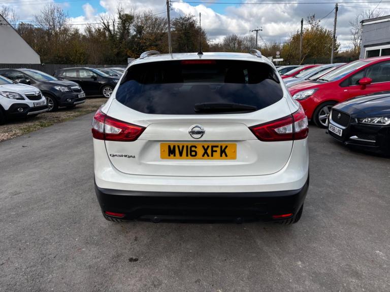 2016 Nissan Qashqai 1.2 DiG-T N-Connecta 5dr HATCHBACK PETROL Manual