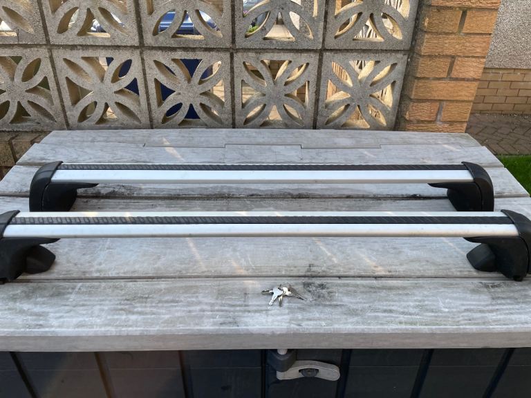 Ford focus estate  mk4 roof bars 