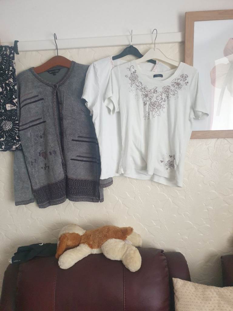 Ladies clothes 