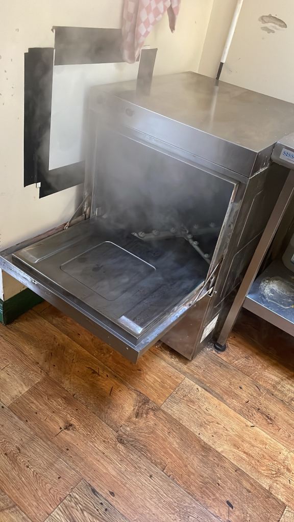 Undercounter dishwasher 