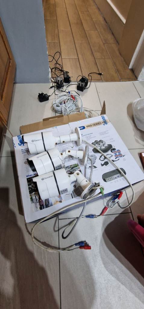 3 used camera's Swann PRO-T858 3 MegaPixel HD Bullet CCTV System Camera Night vision up to 100ft