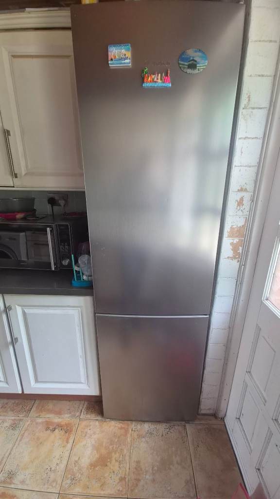 Freestanding Silver Fridge Freezer – Good Condition