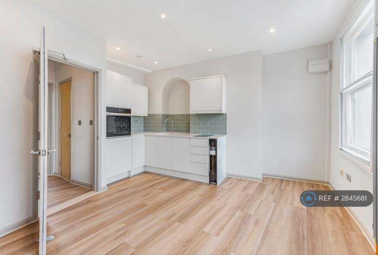 1 bedroom flat in New Kings Road, London, SW6 (1 bed) (#2845681)