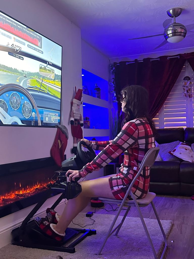 Gaming chair gaming wheel with 3 pedals and gear stick brand new used twice since Christmas 