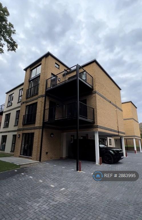 3 bedroom flat in Langley Park Road, Sutton, SM2 (3 bed) (#2883995)