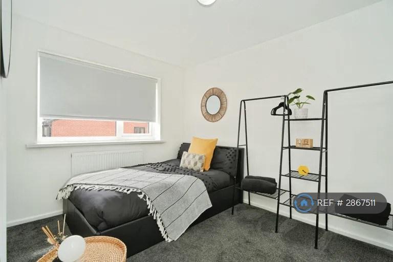 2 bedroom house in Albert St, Bury, BL9 (2 bed) (#2867511)