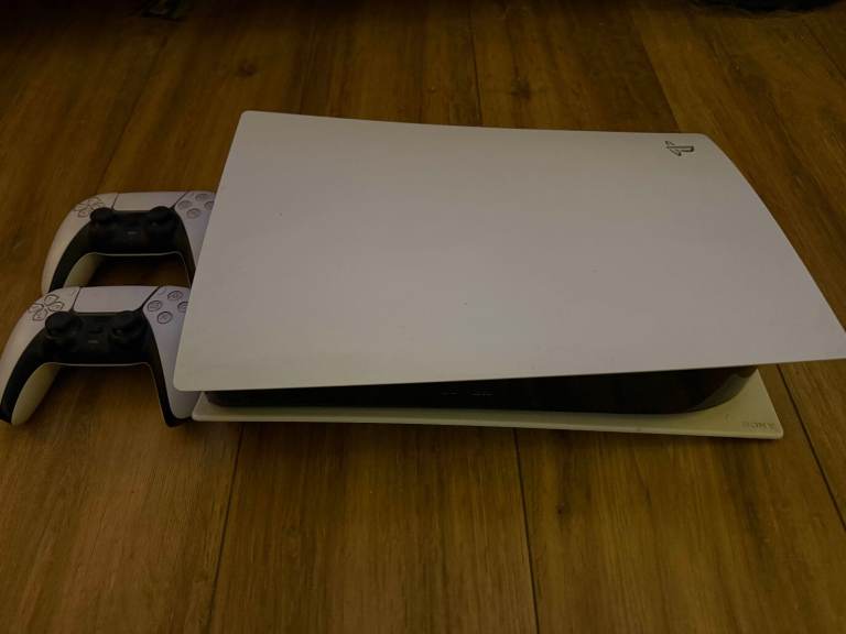 Playstation 5 Disc Edition, Great condition, 4 games and 2 pads