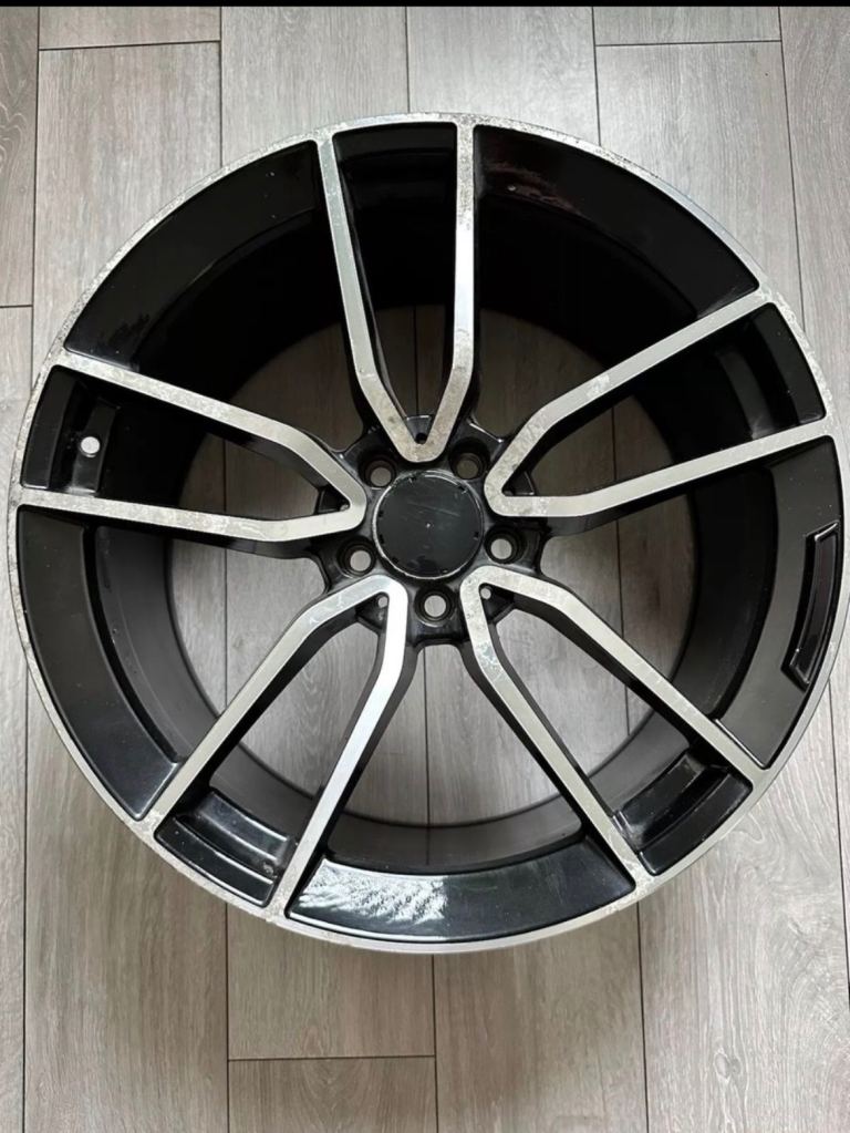 Mercedes 5 Spoke Diamond cut Wheels